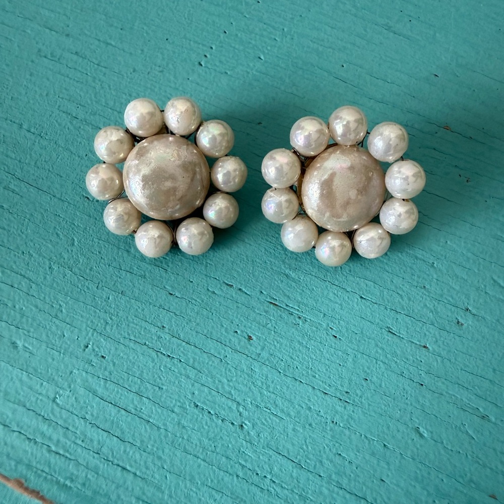 Vintage‎ Faux Pearl Clip-On Earrings – Classic Floral Cluster Design
